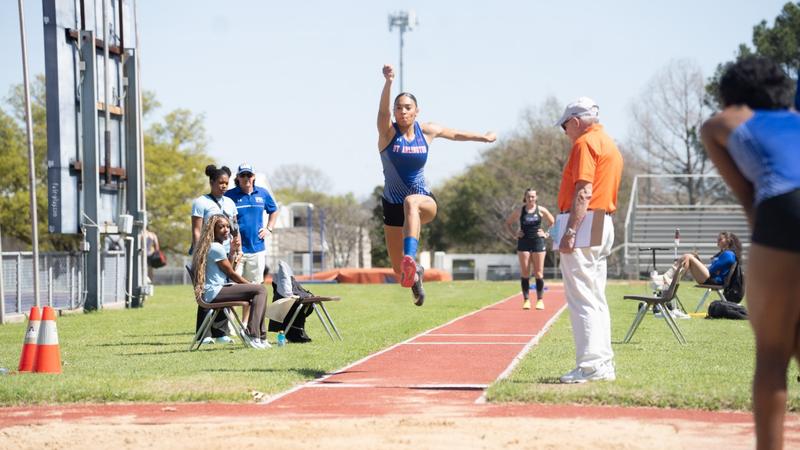 Mcpeak Claims Triple Jump Title as Mavericks Record Five Personal Bests on Day Two of Texas Relays
