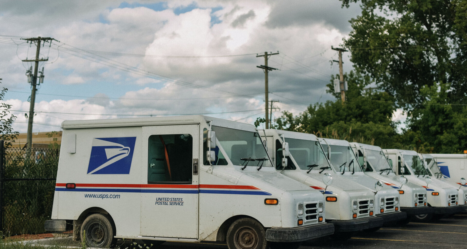 Will USPS stop delivering mail in 2027 amid financial crisis?