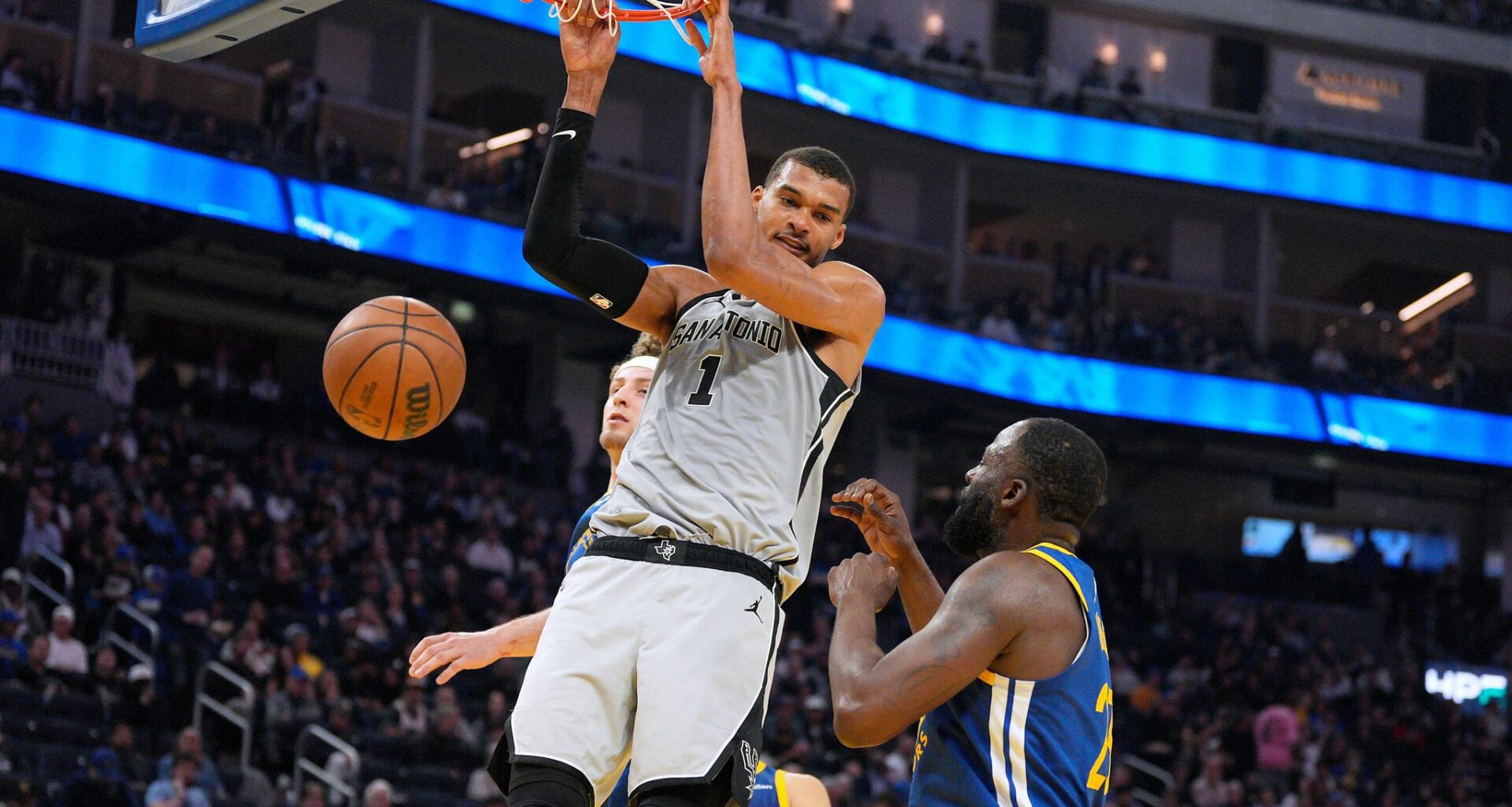 Bob Mills Furniture offers free furniture if Spurs win NBA title