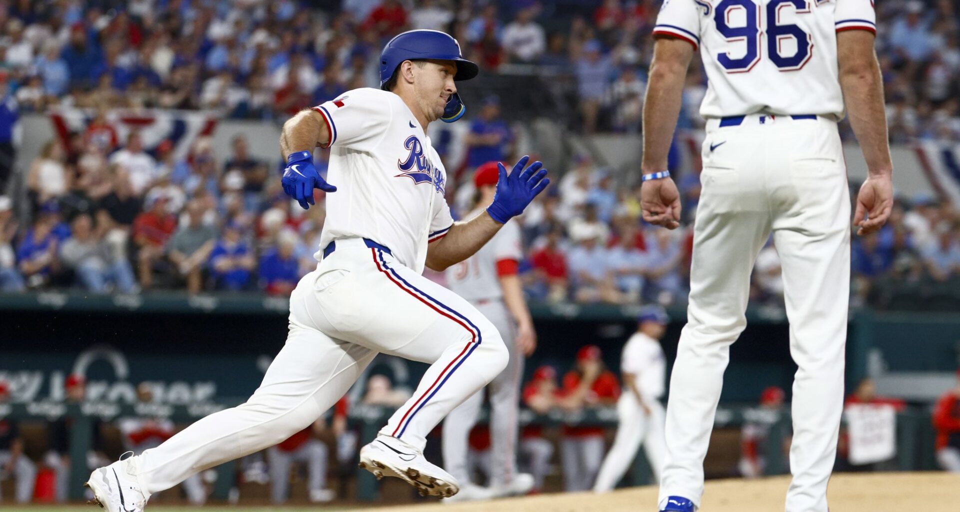 Texas Rangers fall in home opener vs. Reds