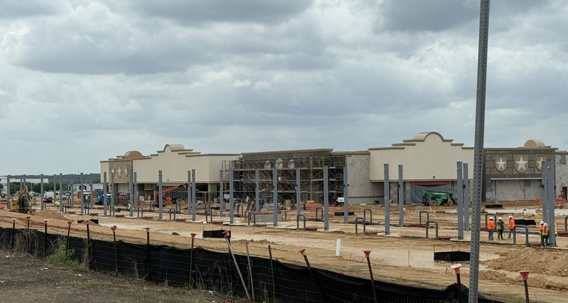 100 gas pumps take shape at $47M Buc-ee's construction site