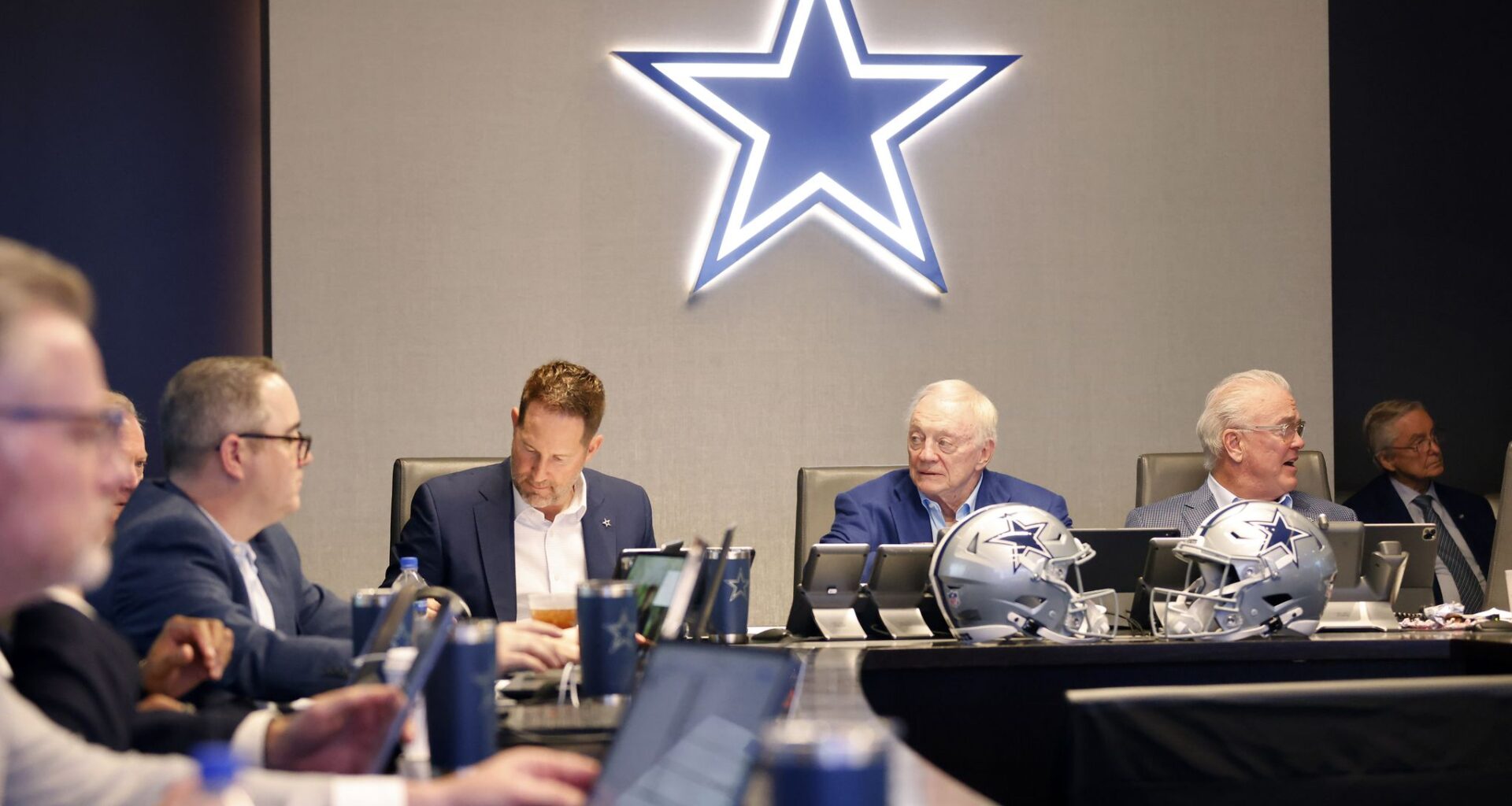 Mock draft sees Cowboys trade into top five to take Texas Tech star