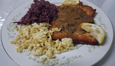 I ordered my traditional German dish of Jägerschnitzel – a flattened, fried pork tenderloin smothered in brown mushroom gravy.
