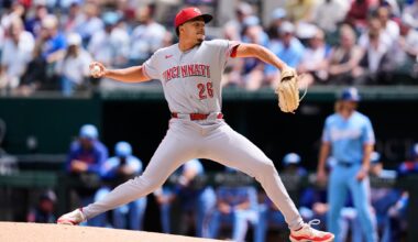 De La Cruz leads Reds to 2-1 win over Rangers and series sweep