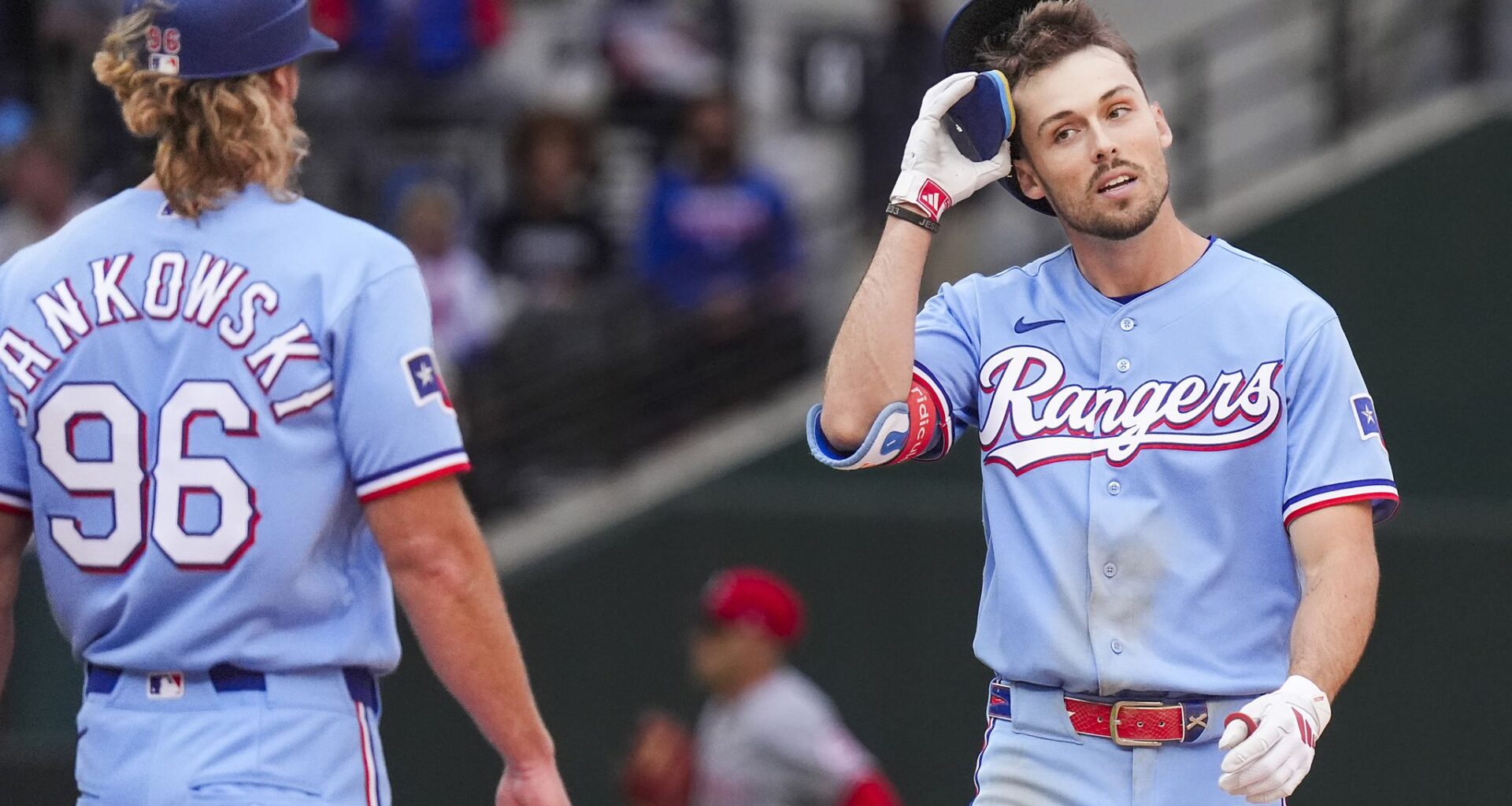 Dallas Mavericks forward Daniel Gafford (21) defends against Los Angeles Lakers forward LeBron James (23) during the first half of an NBA basketball game at American Airlines Center on Sunday, April 5, 2026, in Dallas.