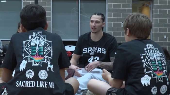 Spurs’ Lindy Waters III hosts basketball clinic for Indigenous youth in San Antonio