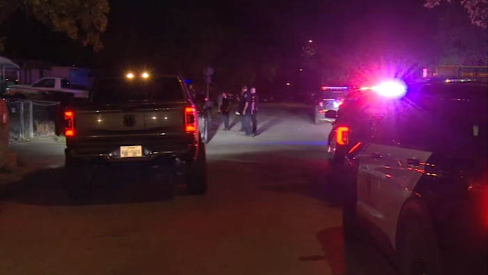 Pregnant woman among 2 injured in road rage shooting on Southwest Side, police say