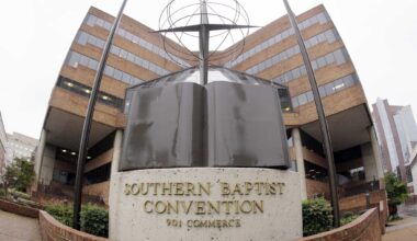 Can Second Baptist remain in SBC without democracy? Experts weigh in.
