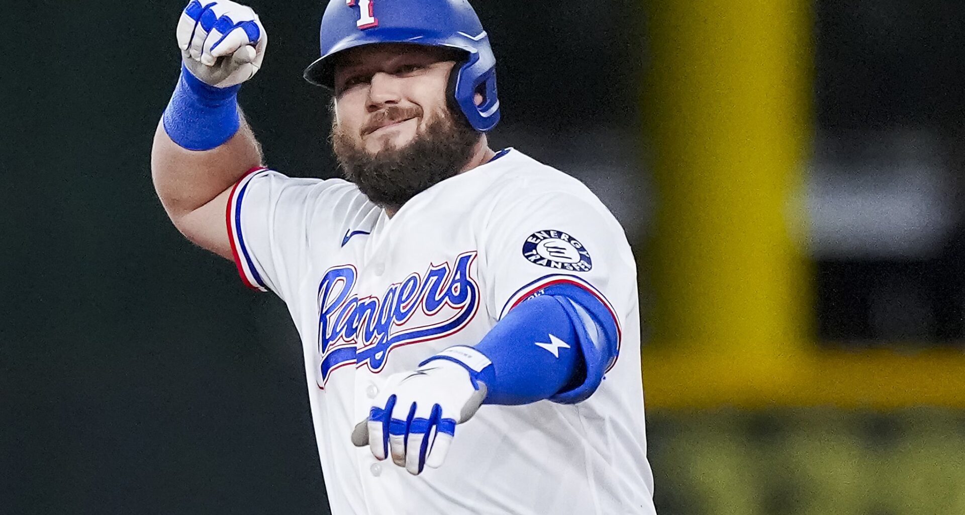 Rangers find rhythm, begin difficult week with win vs. Mariners