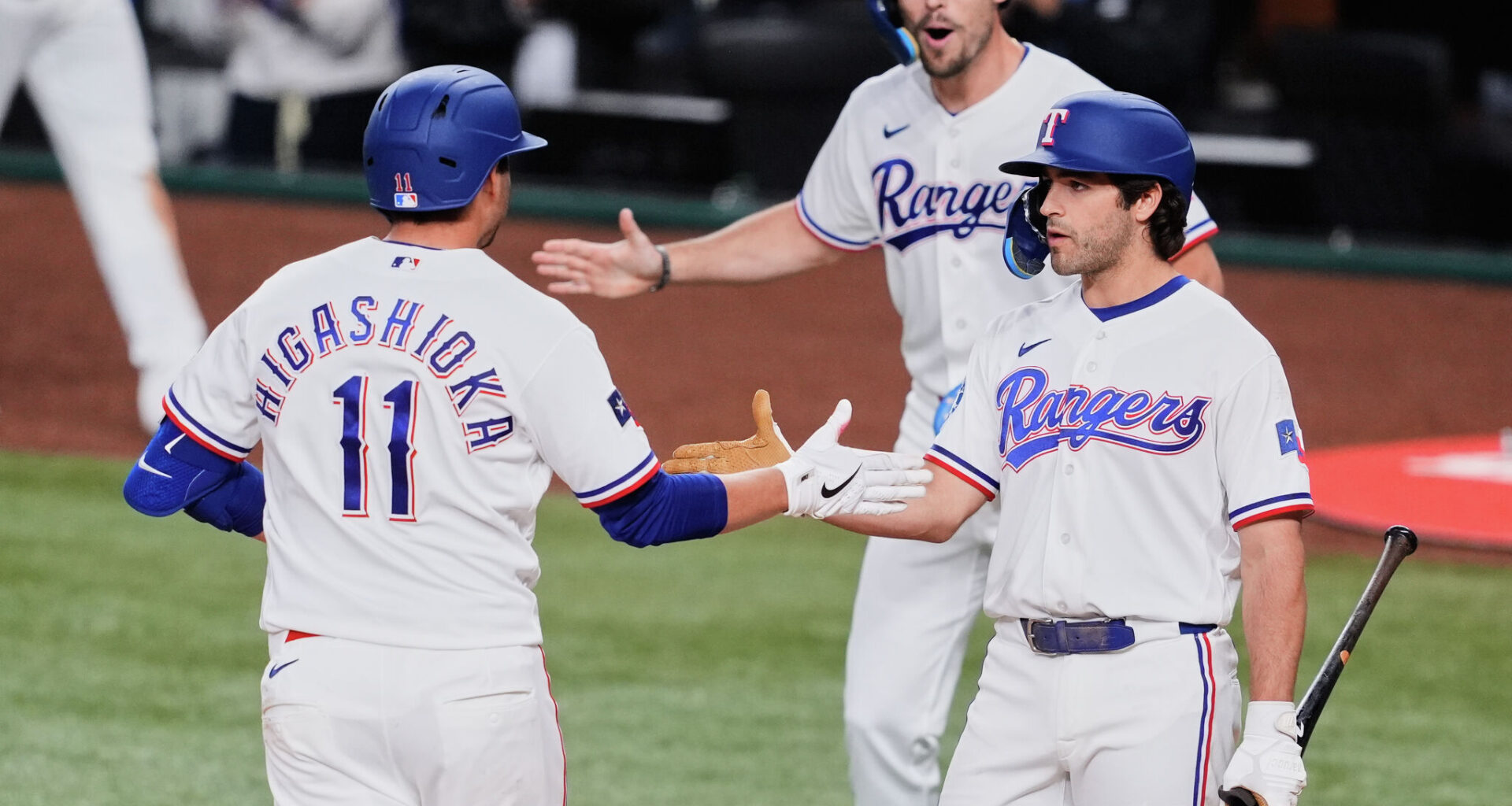 Higashioka leads Rangers to breakthrough against Mariners' Kirby