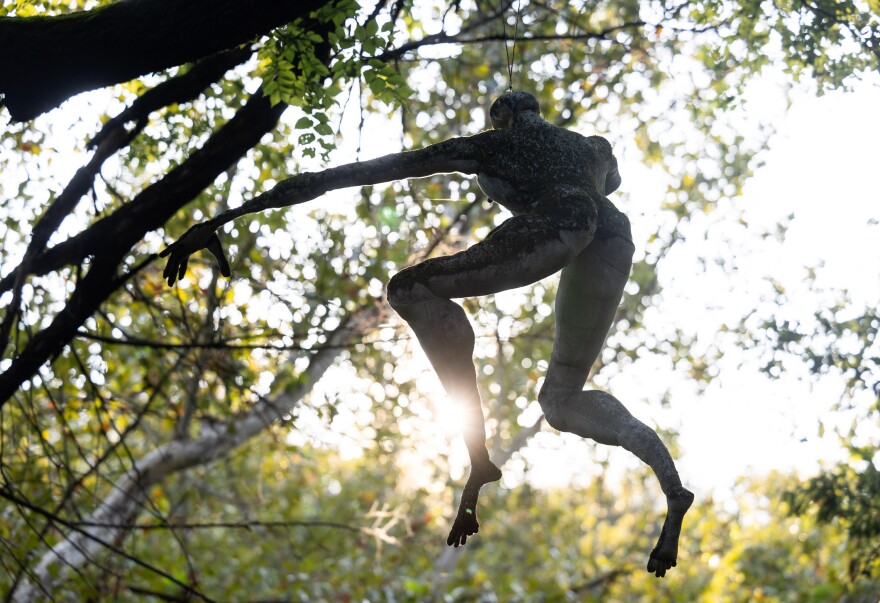 A sculpture titled “Hi Doll” by artist Magdalena Riley is pictured on Friday, August. 22, 2025 on the Barton Creek Greenbelt. Michael Minasi / KUT News