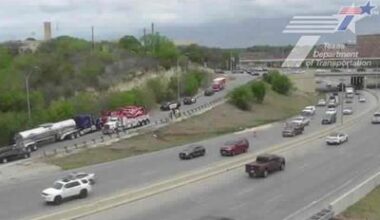 18-wheeler crash partially shuts down U.S. 281 in San Antonio