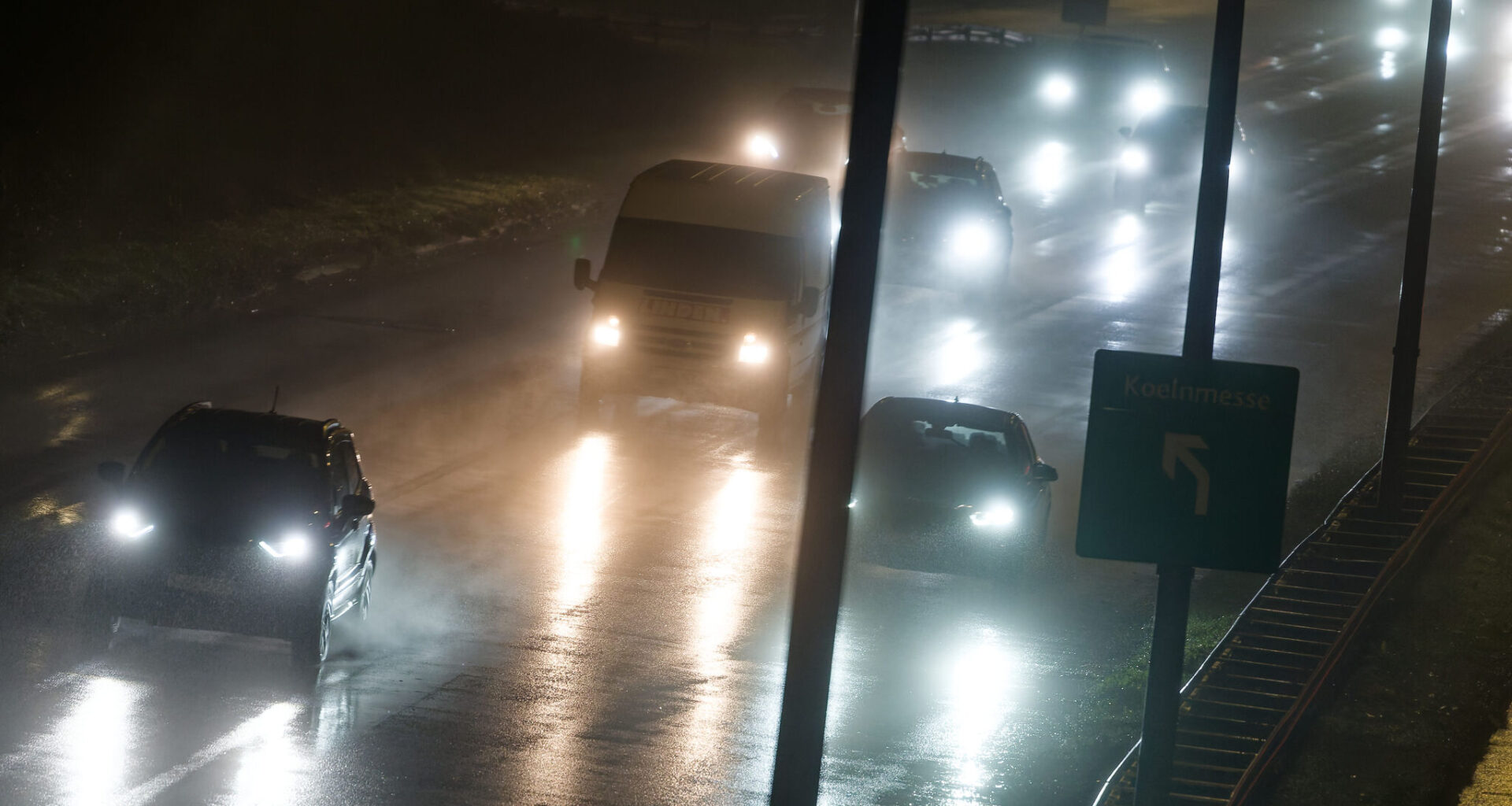 Is it illegal to drive in rain without headlights in Texas?