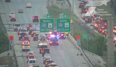 Major crash closes lanes, causes hourlong delays on San Antonio highwa