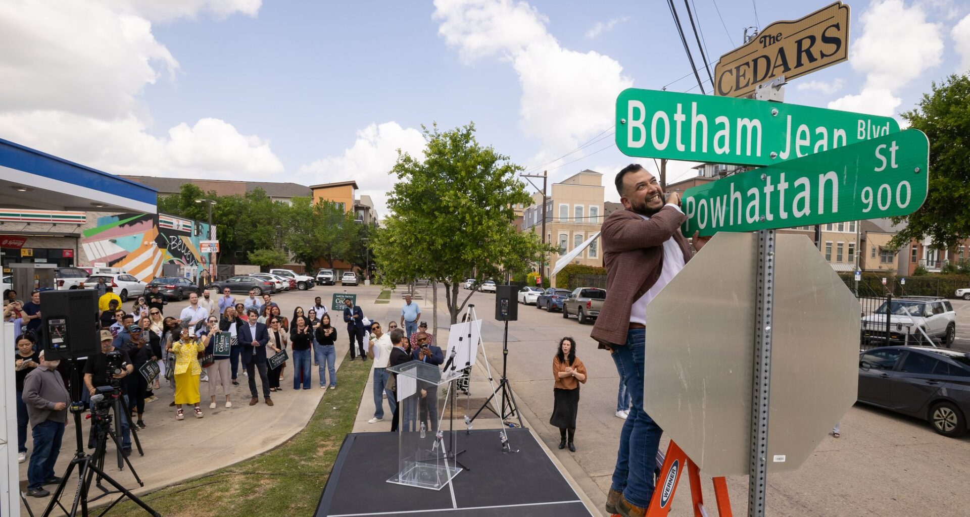 Dallas unveils new signs for the Cedars neighborhood