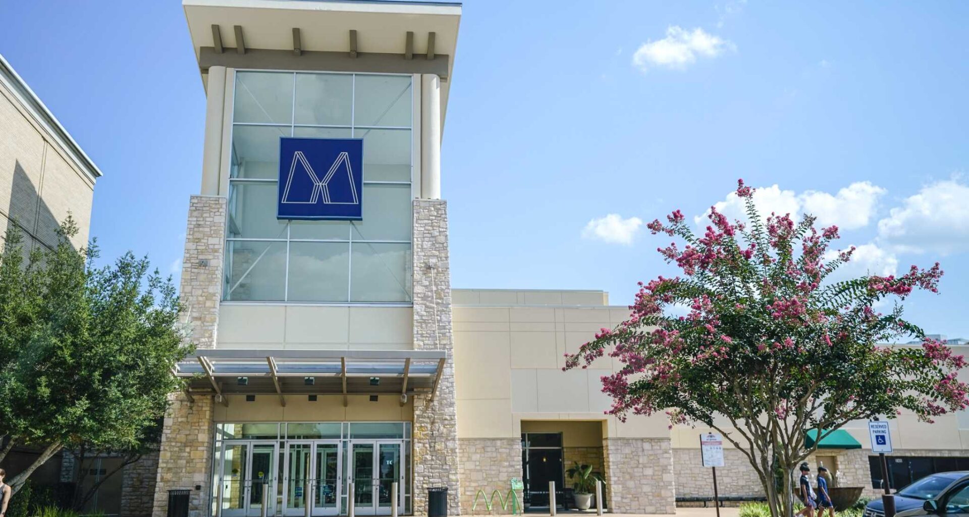 Memorial City Mall ice rink to close after years in business