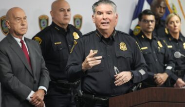 Houston police keep 30-minute ICE policy for now despite council vote