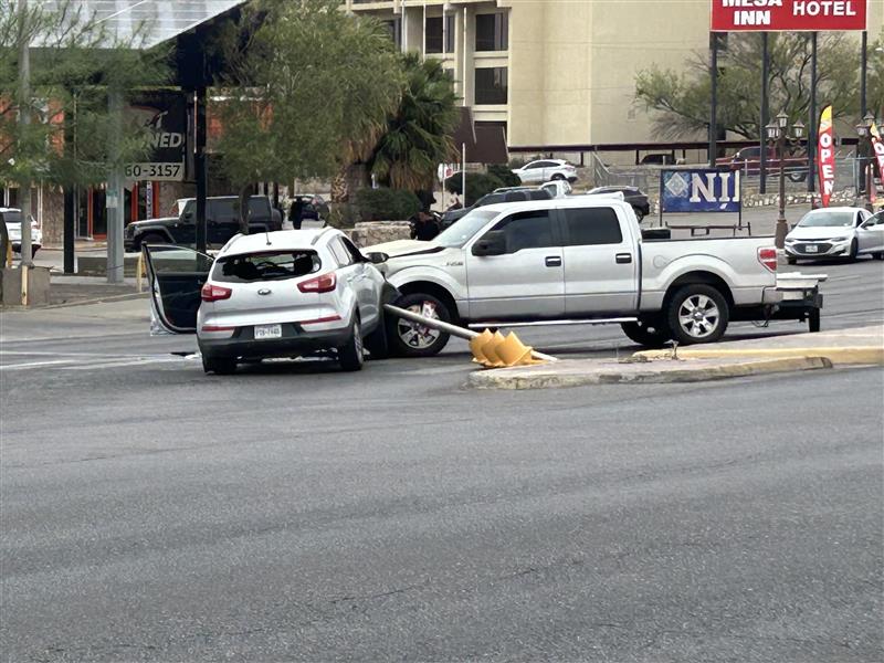 1 person hurt after crash in West El Paso