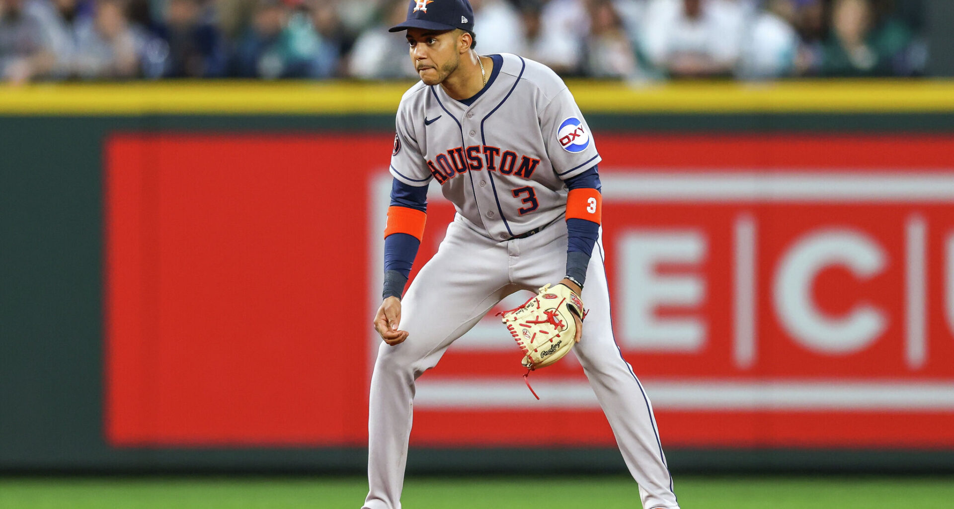 Jeremy Peña leaves game with knee issue