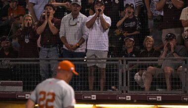 Texas beaten by baseball rival Texas A&M in Jim Schlossnagle's return