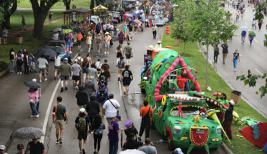 Thousands attend Houston Art Car Parade despite rainy weather