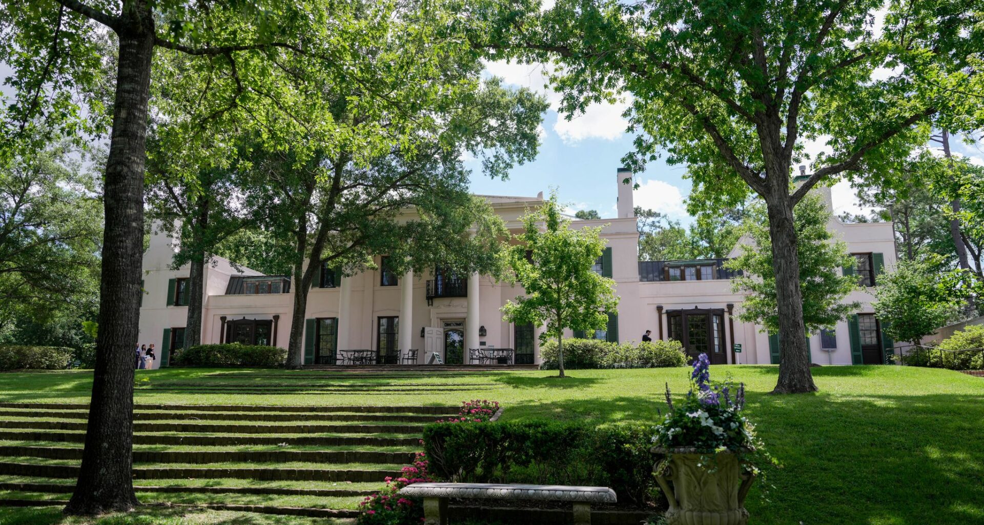 Houston's Bayou Bend museum allows food in gardens, rethinks antiques