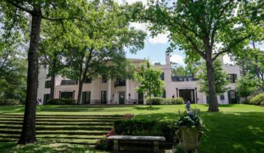 Houston's Bayou Bend museum allows food in gardens, rethinks antiques