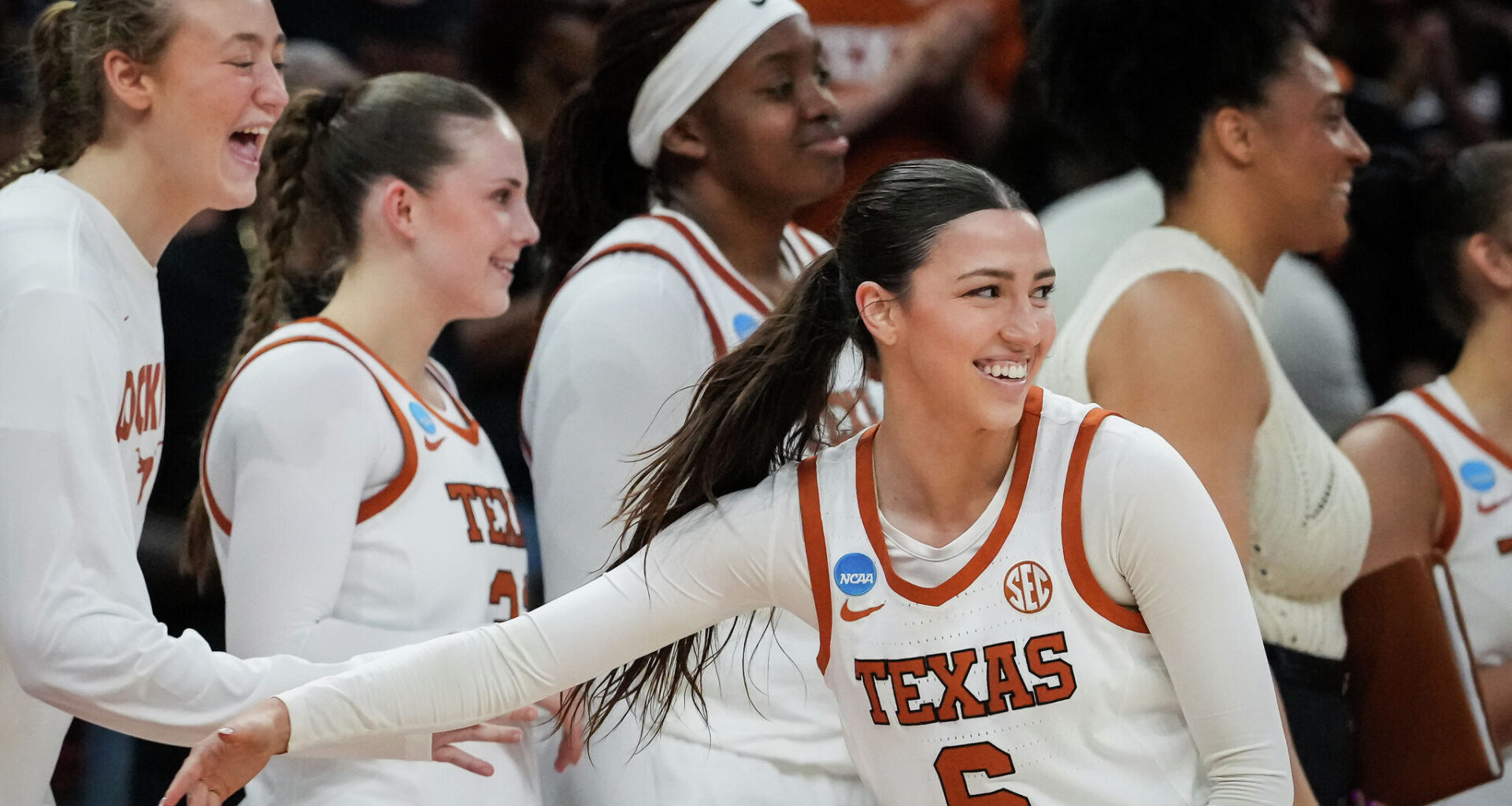 Family, Texas basketball talk about what makes Sarah Graves special