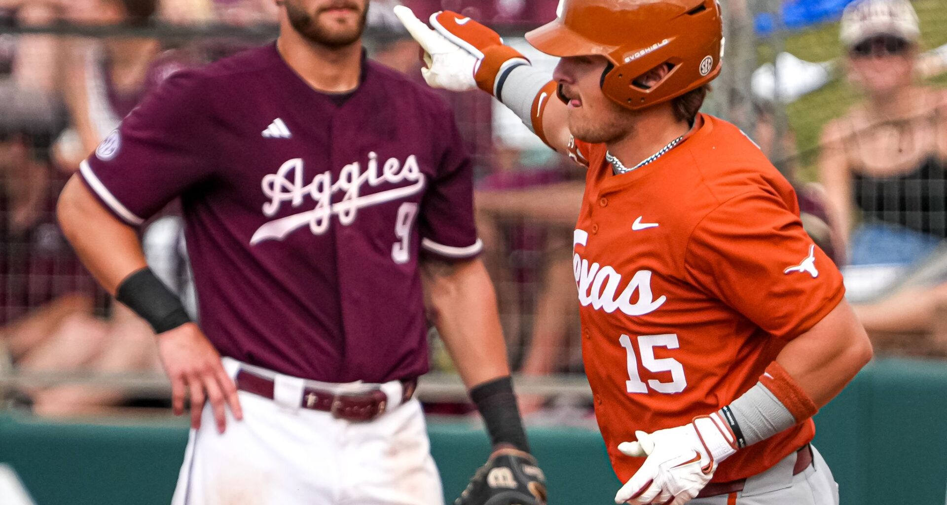 Live updates from Game 3 Sunday