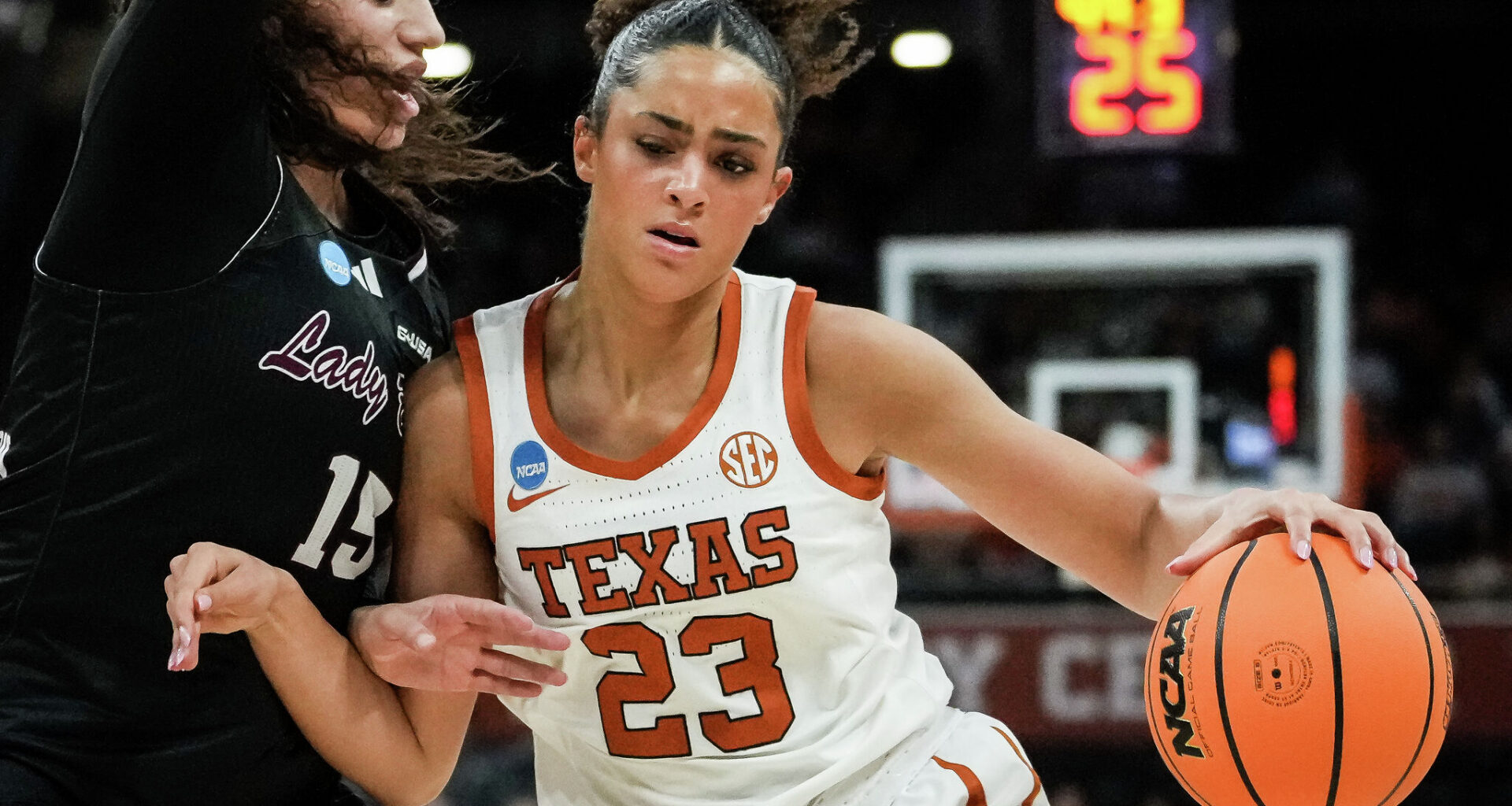 Texas transfer Aaliyah Crump commits to Duke