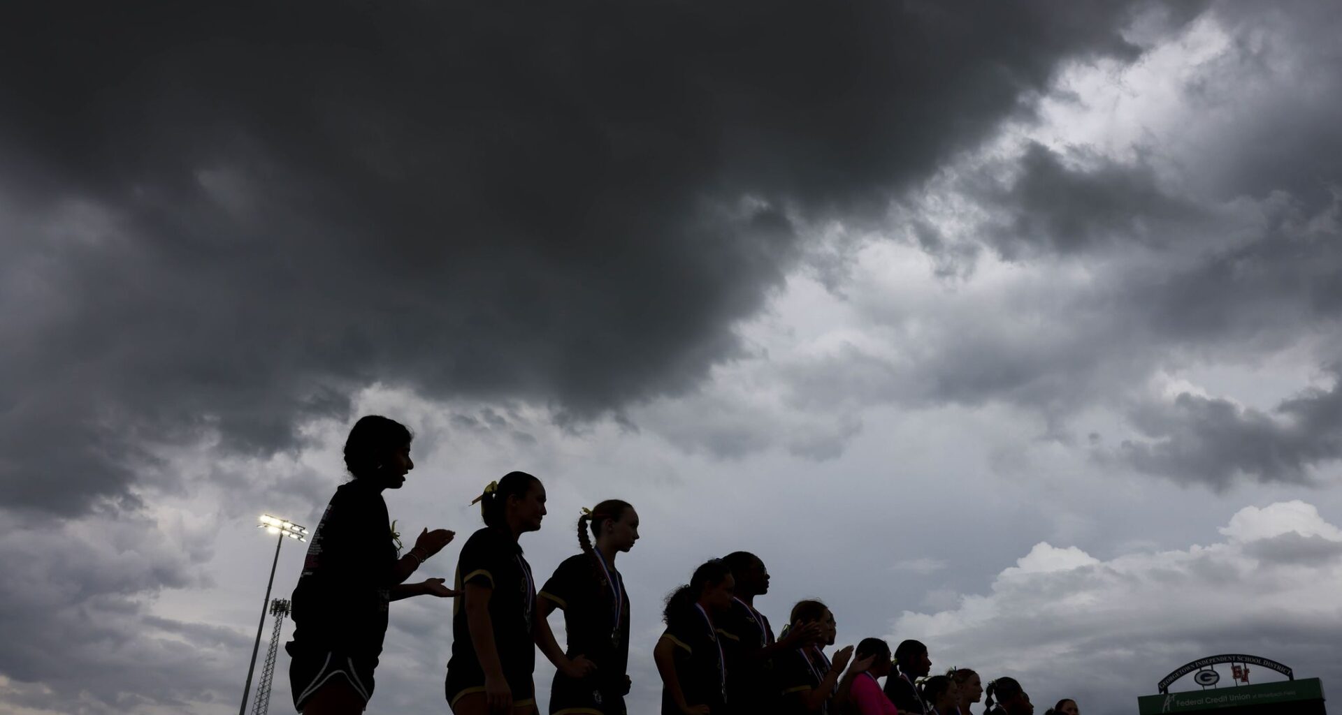 Cloudy, warm Monday in North Texas with no threat of severe storms