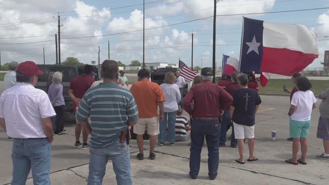 Sinton residents rally against Corpus Christi groundwater project over well water concerns