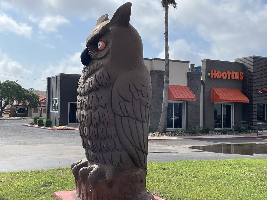 Hooters