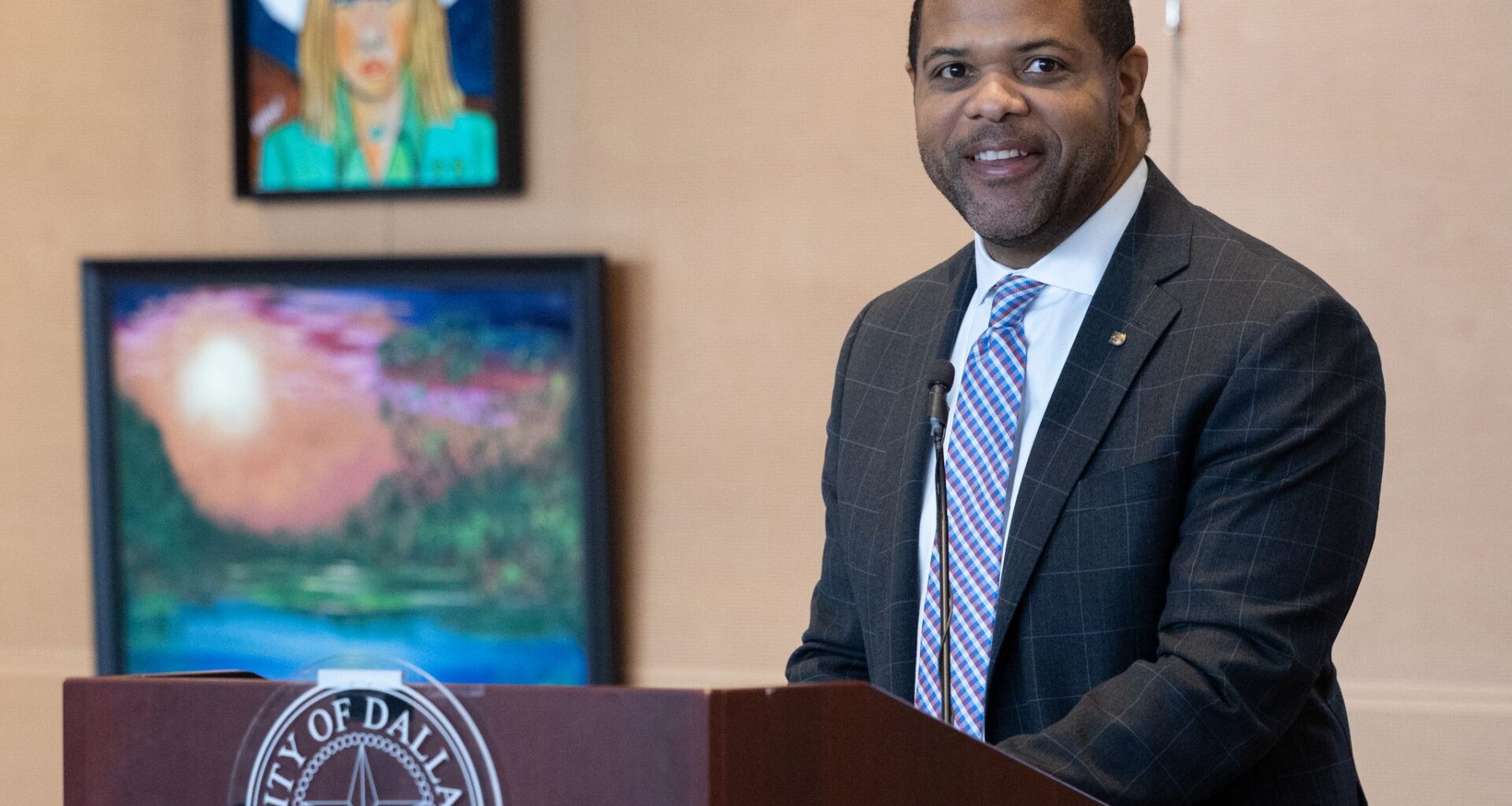 Dallas mayor touts long-run growth model to push finance hub
