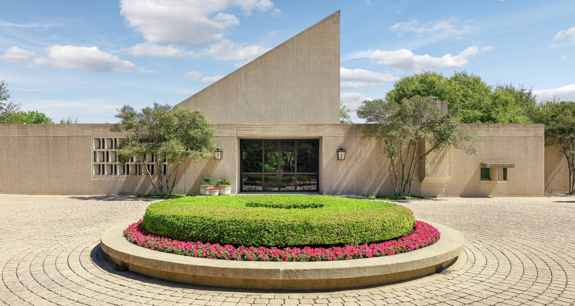 A mansion in the Westover Hills neighborhood of Fort Worth was built in 1969 and designed by the late architect I.M. Pei. 