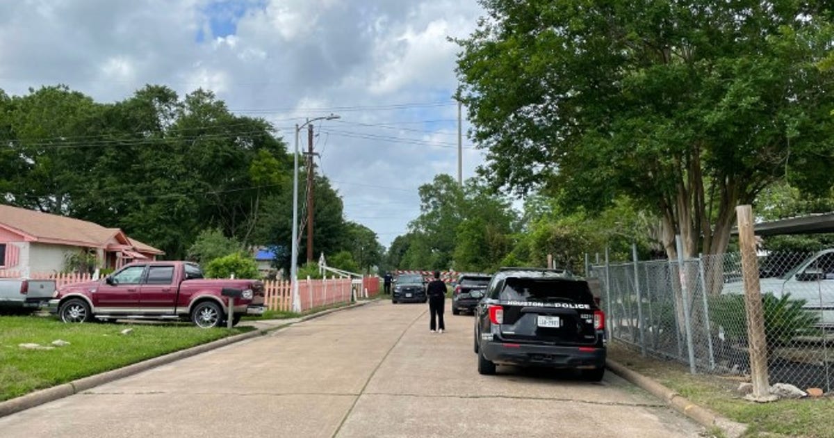Body found in drainage canal in northeast Houston