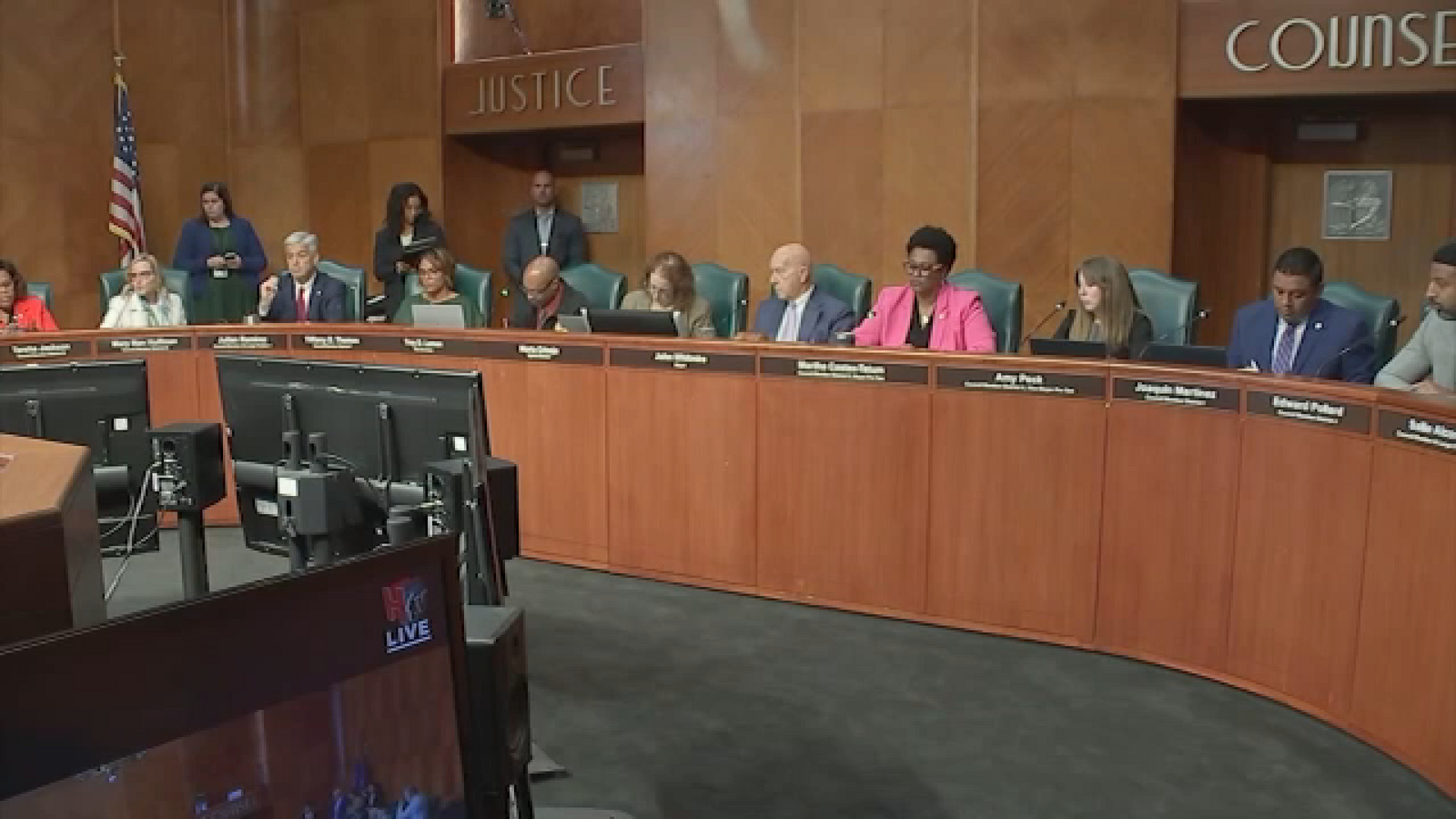 Special city council meeting to discuss Houston police immigration policy postponed, Mayor John Whitmire says