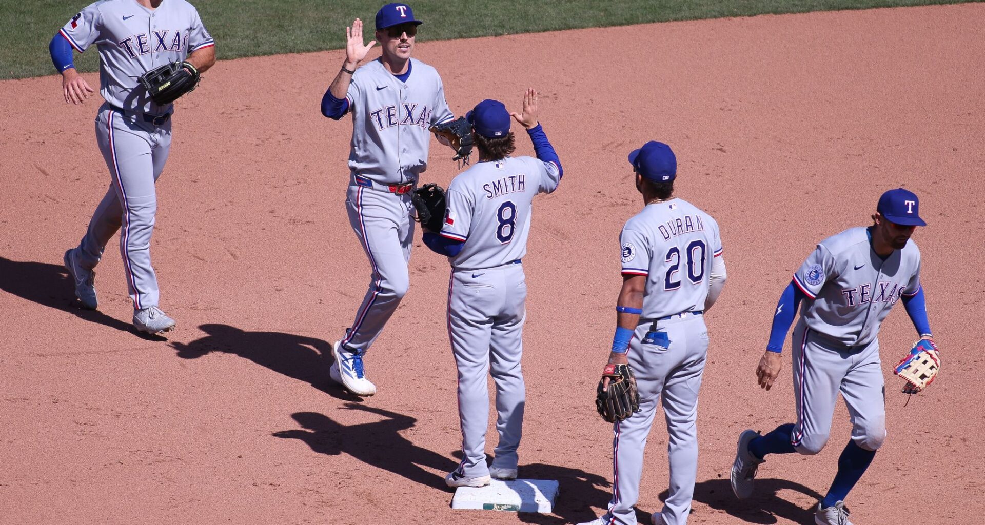 Texas Rangers rally for four runs in the 9th inning to beat the A's