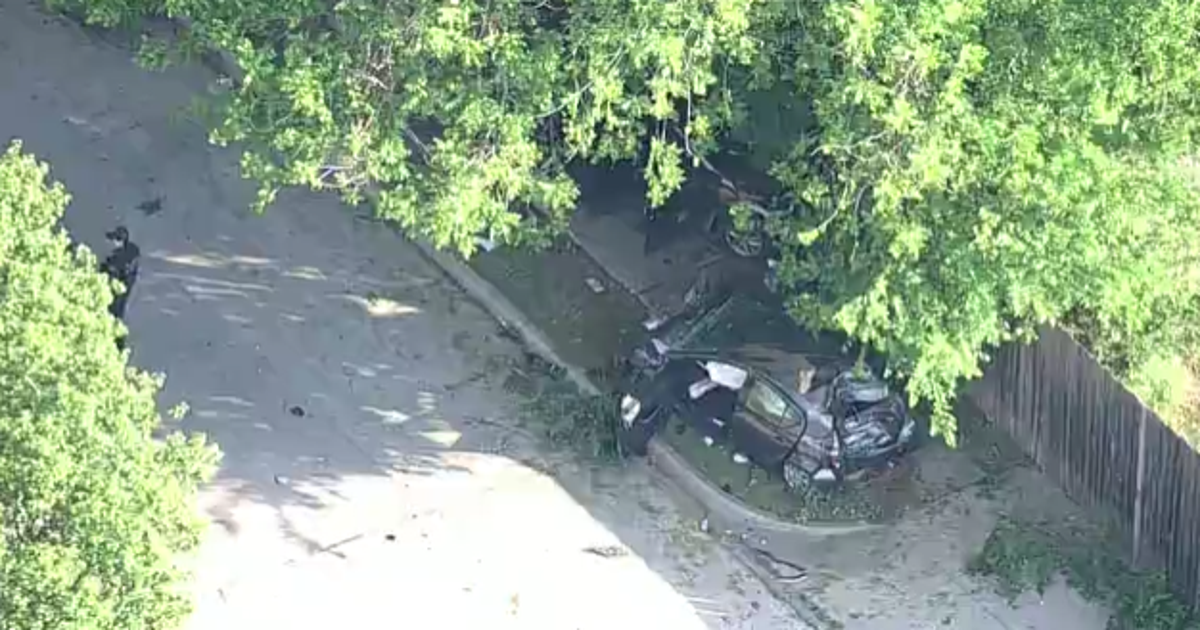 Dallas pedestrian killed after suspect highjacks car, crashes into another