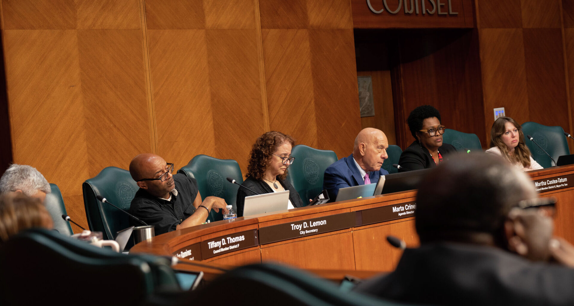 Why have a Houston mayor? Whitmire hands keys to Abbott over ICE law.