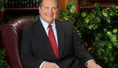 Former Arlington Mayor Robert Cluck, who drew the Cowboys to the city, dies at 87