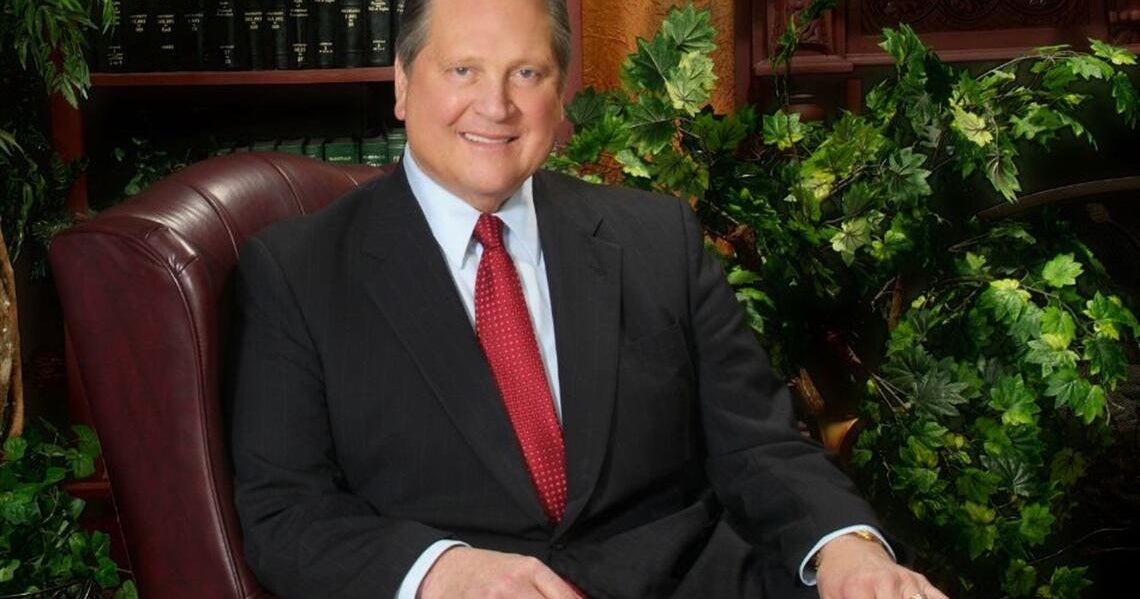 Former Arlington Mayor Robert Cluck, who drew the Cowboys to the city, dies at 87