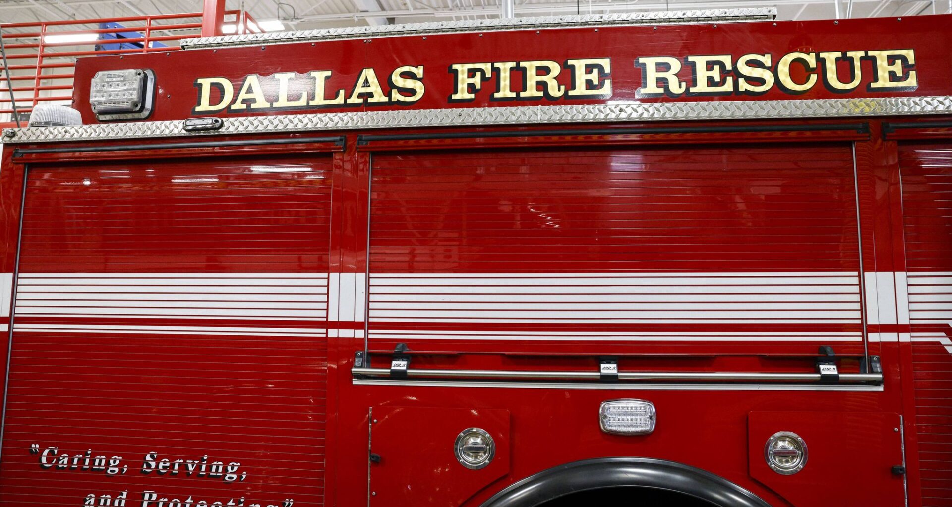 Dallas Fire-Rescue units responded to multiple 911 calls at 3:14 a.m. reporting a structure fire on the 100 block of West Saner Avenue.