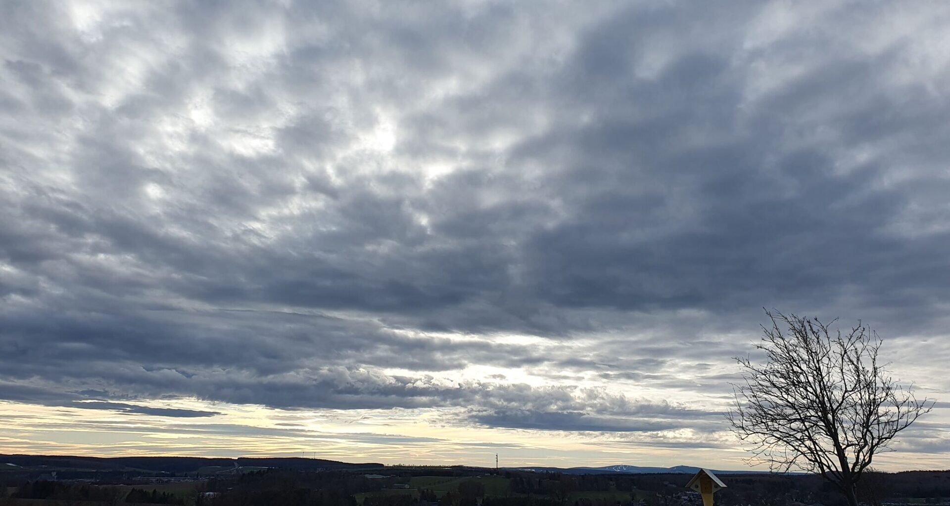 Strong cold front barreling toward Texas to plummet temperatures