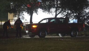 Pedestrian sitting on curb struck and killed in Southeast Houston, HPD says