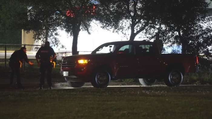 Pedestrian sitting on curb struck and killed in Southeast Houston, HPD says