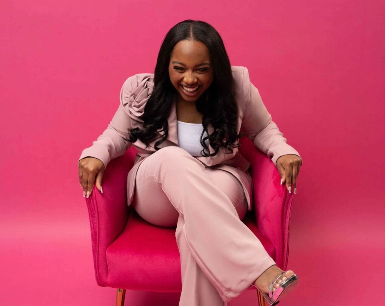 Houston teen baker draws farmers market crowds with viral desserts