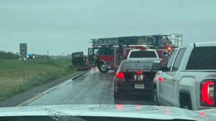 Man dead in crash that closed US 90 westbound near Hondo, DPS says