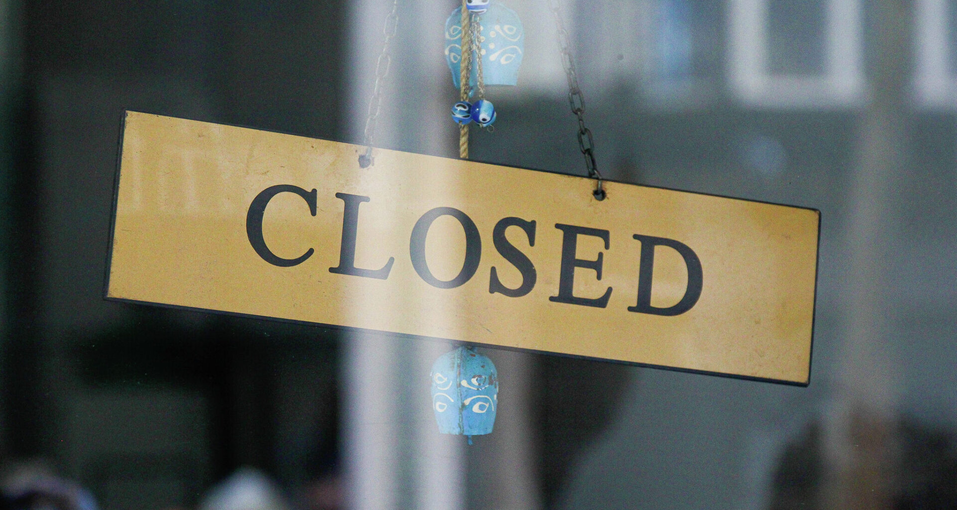 Sudden shutdown at Houston bar leaves employees scrambling