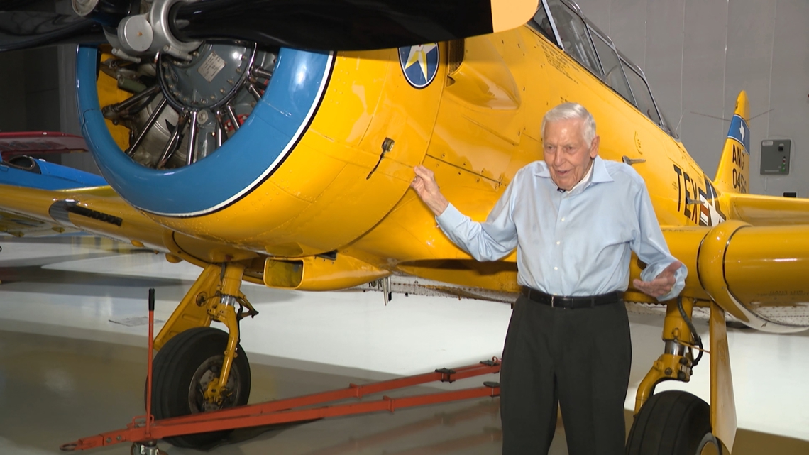 He flew missions over Korea. Decades later, Fleet Week Houston gave him a moment he'll never forget.